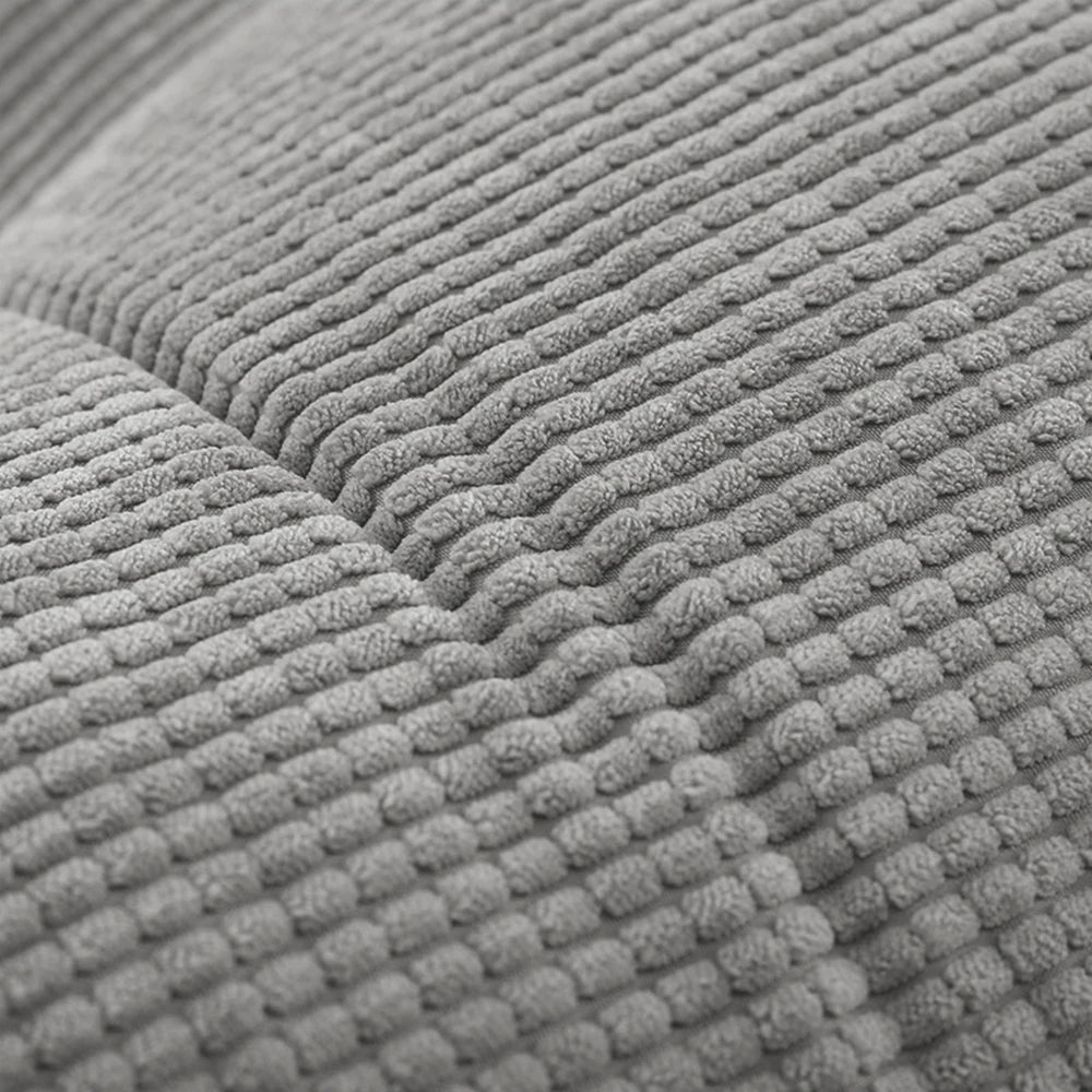Gros plan du tissu doux texturé du coussin CozyBack gris