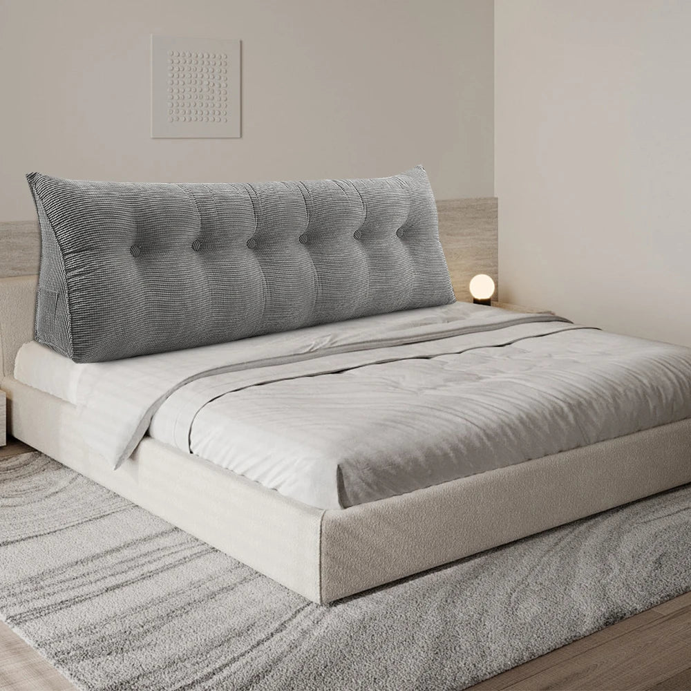 Coussin de dossier long CozyBack gris sur un lit